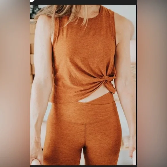 Beyond Yoga Front Twist Muscle Tank in Brown Featherweight   , size XS - Picture 6 of 8